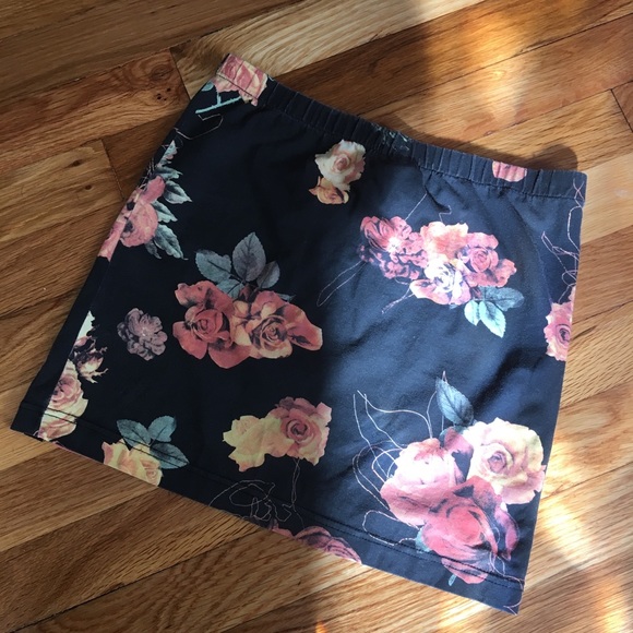 SALE!🌞Vintage style UO Insight Floral Mini Skirt - Picture 4 of 7